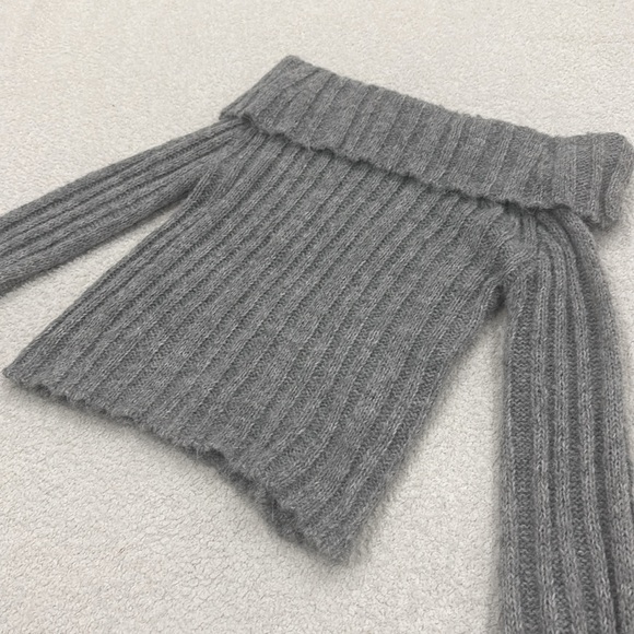NWOT - H&M - Off-the-shoulder Sweater - Grey (size XS) - Picture 6 of 9